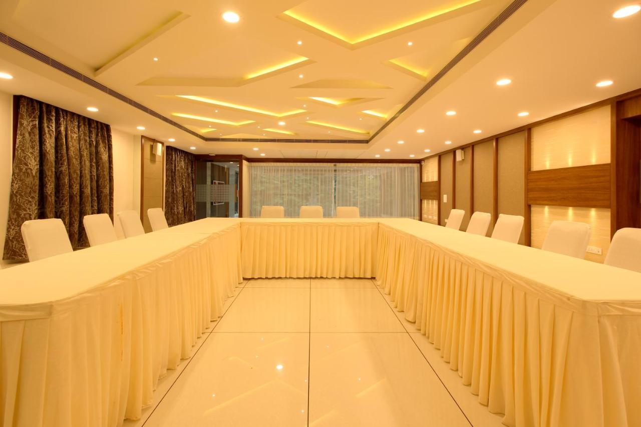Hotel West Fort 4*
