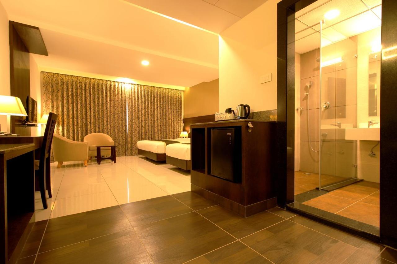 Hotel West Fort 4*